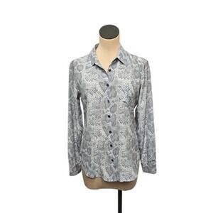 Equipment Femme Shirt Womens Small Gray Snakeskin‎ Print 100% Silk Button Up